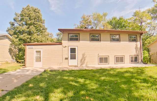 Big Backyard + Pet Friendly + Off-Street Parking + Washer and Dryer Included! Available Now! Gallery 3