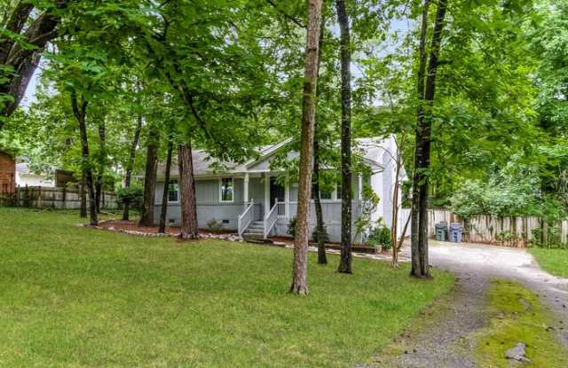 214 Lynnwood Estates Drive Gallery 2