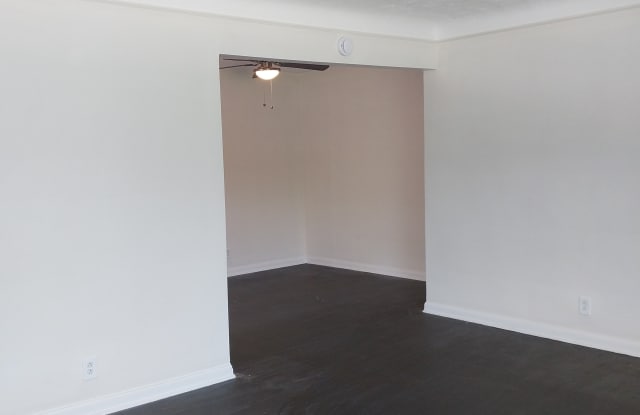 1927 W North Bend Rd Gallery 4