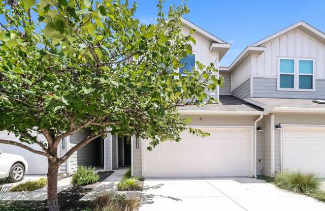 Beautiful two level Condo - 11319 Gadsen Lane, Austin, TX 78754