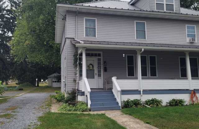 206 Roxbury Rd - 4 BR/1 Bath townhouse - $1200/mo - Available Mid November Gallery 3