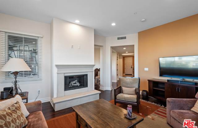 6241 Crescent Park Gallery 4