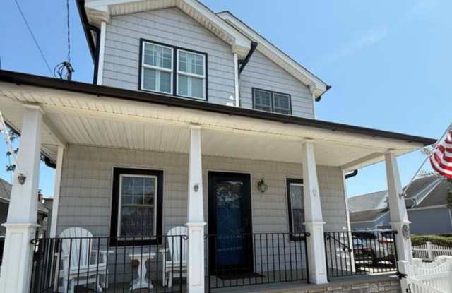 92 Hewlett Avenue Gallery 1