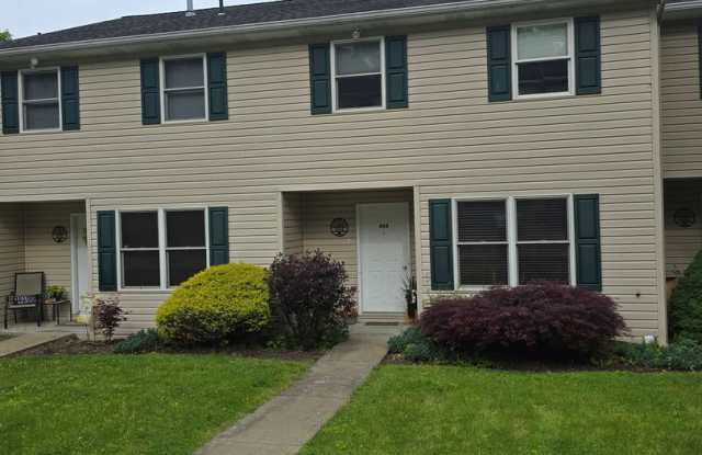 Beautiful 2 Bedroom Townhome - Only Steps from Hillcrest Golf Club! photos photos