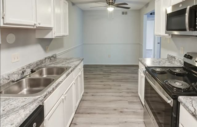 Clearbrook Village Apartments Gallery 2