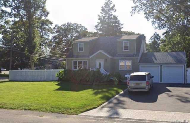 23 Luther Place - 23 Luther Place, Huntington Station, NY 11746