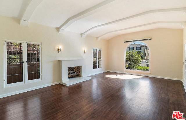 119 South ALTA VISTA Gallery 3