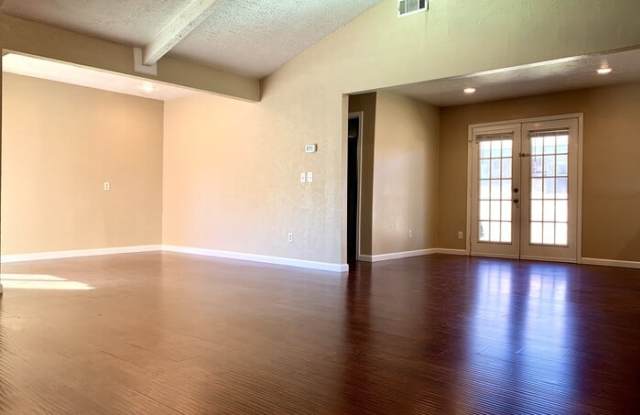 2008 Midcrest Drive Gallery 3