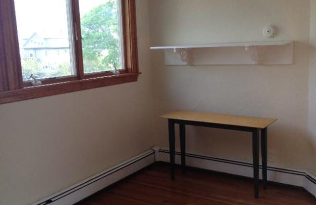 11 Eastern Ave 2 Gallery 3