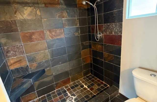 2-bedroom 1 bath House Gallery 4