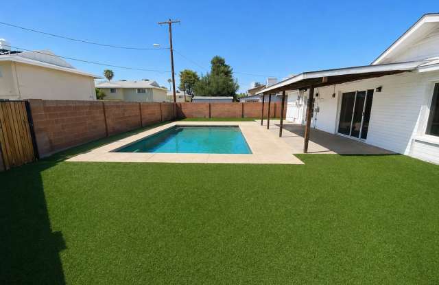 5 Bedroom 3 Bath home close to ASU - POOL AND TURF BACKYARD photos photos