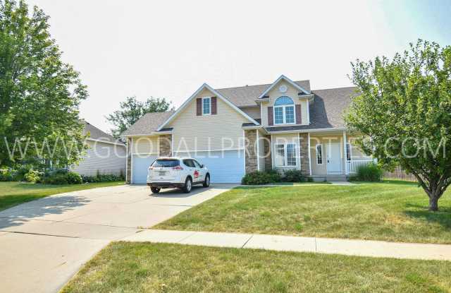 Executive Home with 4 Bedrooms, 2.5 Bath In Johnston photos photos