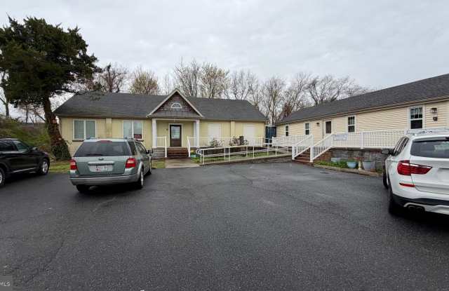 136 LEDNUM Avenue photos photos