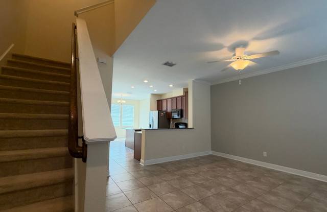 Beautiful 3-Bedroom Townhome in Gated Savannah Park at Heathrow! Gallery 3