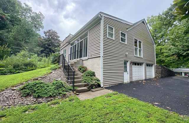 717 Sunrise Lane Gallery 2