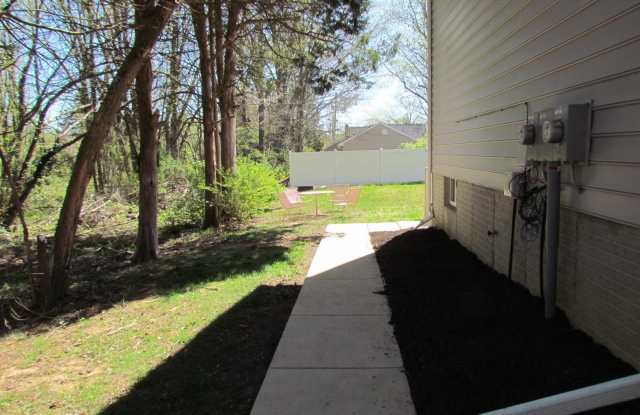23220 SPALDING LN (BASEMENT APT) Gallery 2