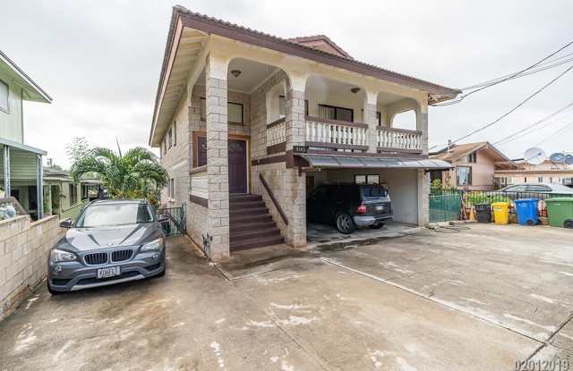 3BR/2BA/2PKG(TANDEM) STREET LEVEL UNIT IN THREE PLEX IN ALIAMANU - 4143 Keaka Drive, Honolulu, HI 96818