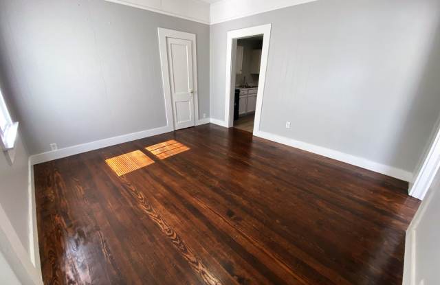 1-Bedroom in Downtown LC | All Bills Paid Gallery 4