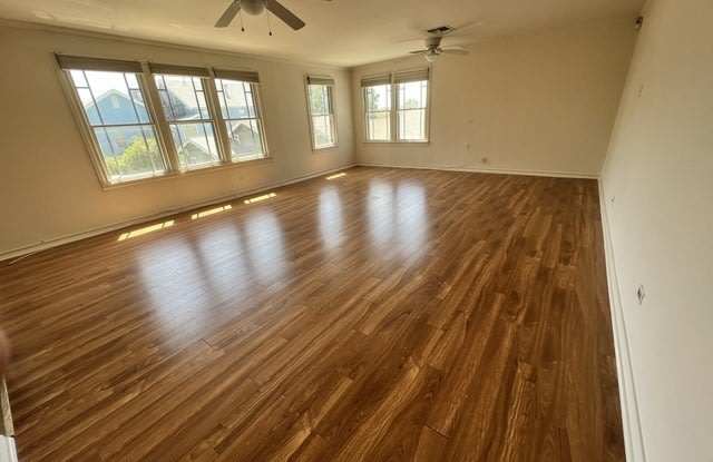 215 E HUISACHE AVE Gallery 2