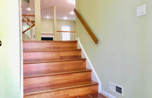 8725 DELCRIS DRIVE Gallery 3