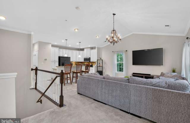 42284 TACKROOM Terrace Gallery 2