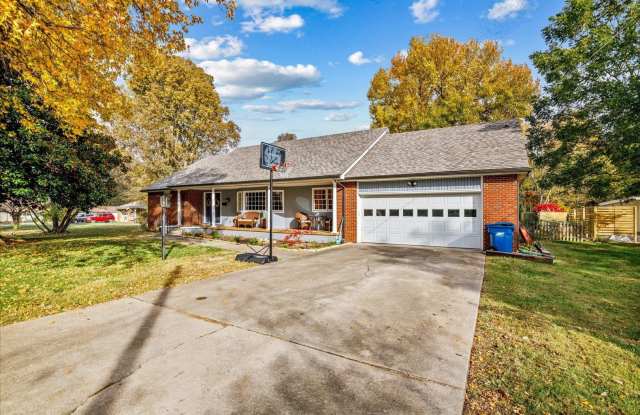 4 Bed 2.5 Bath For Rent - Springfield, MO Gallery 1