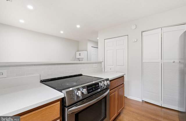 15711 AMBIANCE Drive Gallery 4