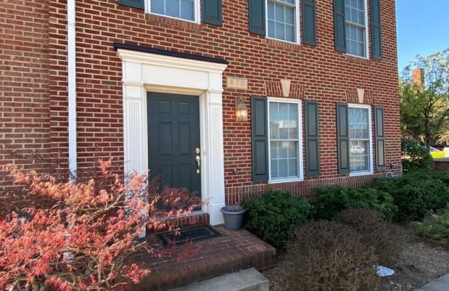 910 W GLEBE RD W - 910 West Glebe Road, Alexandria, VA 22305