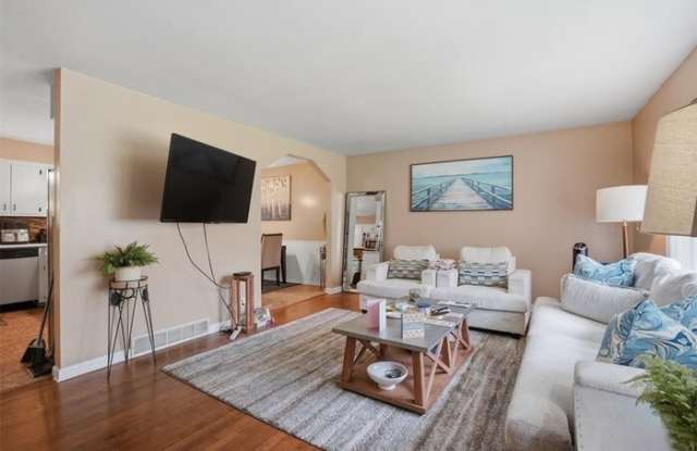 2478 Hiller Road Gallery 3