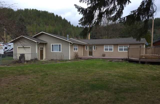 3 Bedroom 2 Bath - 412 Riverside Avenue West, Kellogg, ID 83837