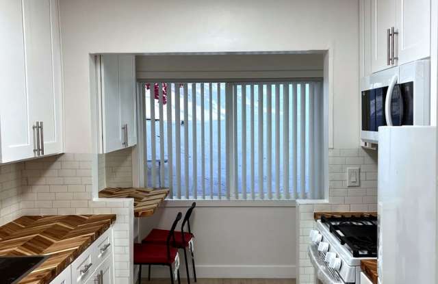 "Brand new" Cottage! 1-BR + den, totally remodeled! photos photos