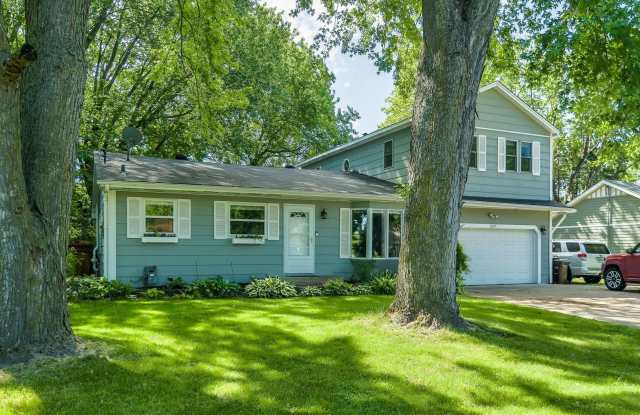 Nice Updated 3br/3ba In Wayzata (1 car garage) photos photos