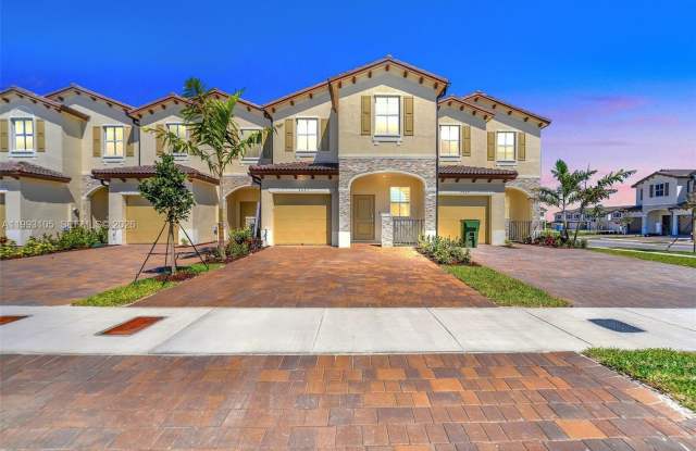 2425 SE 28TH DR photos photos