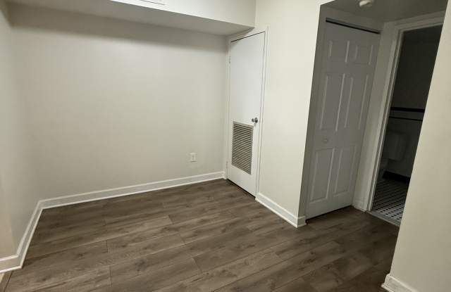 6930 Hanover Parkway Gallery 2