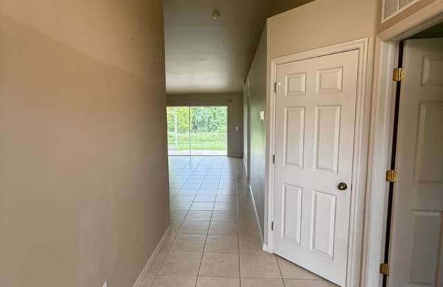 4129 NE 19th Place Gallery 2