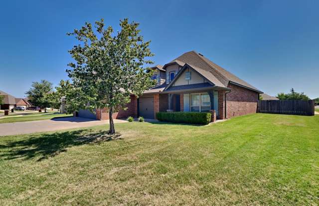 Luxury 4 Bedroom 2 Bath in Mustang Schools Gallery 4