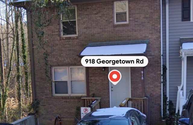 3 Bedroom Townhome Close to Tiger Blvd Gallery 1