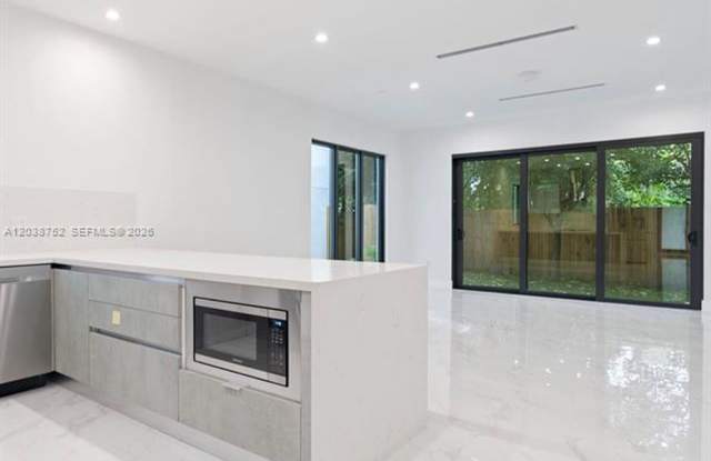 3374 Perry Frow Dr th B, Miami, FL 33133 Gallery 4