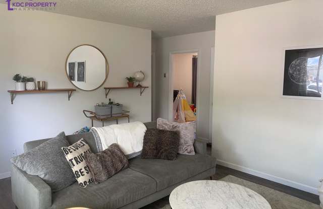 2073 West Sheffield Manor - 1 Gallery 4