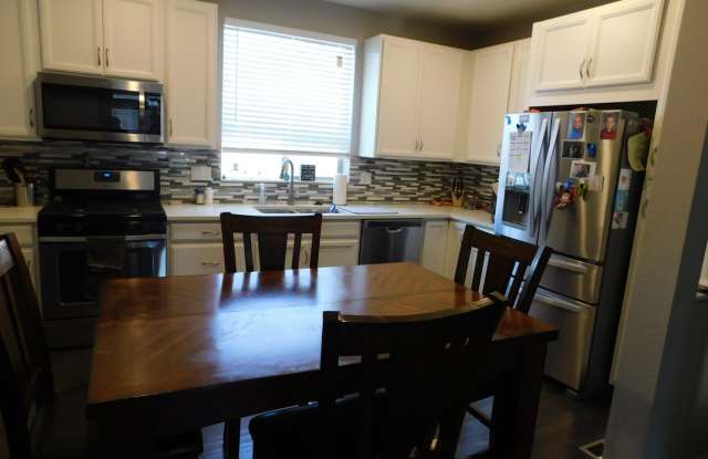 2 Bedroom 2 Bath Townhouse Stapleton Northfield - 9017 East 52nd Avenue, Denver, CO 80238