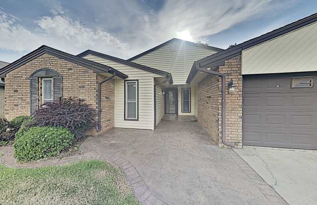 Large 3 Bedroom 2 Bathroom Home in Yukon Schools with Storm Shelter Gallery 3