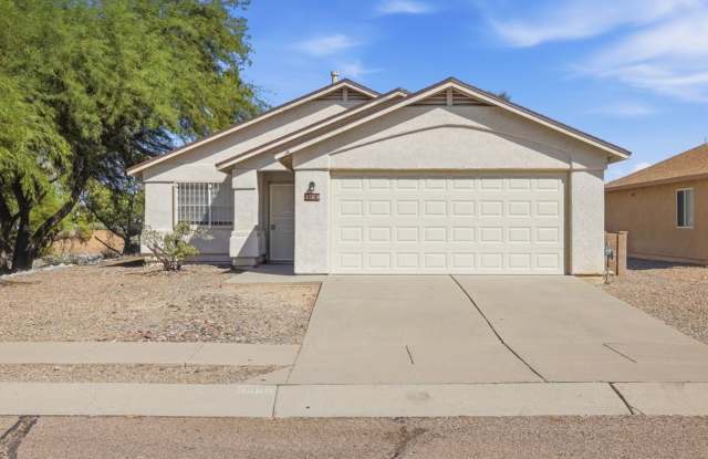 Stella Vann 3 Bed 2 Bath Open Floorplan Gallery 1