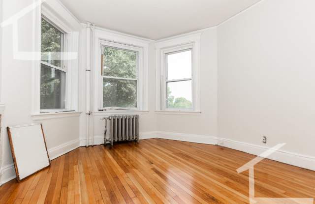 Spacious Fenway Apartment Available 9/1/26 Gallery 4