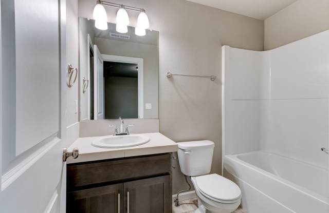 HOLIDAY RENT CONCESSION WITH APPROVED APPLICATION-THIS HOME IS IN BEAVERTON NOT GRESHAM photos photos