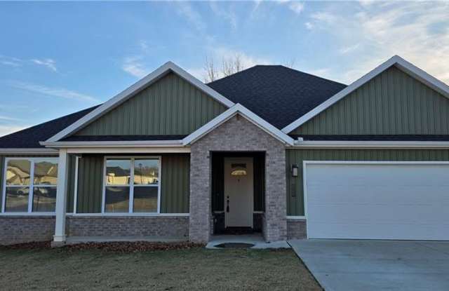 951  E Buchanan  ST - 951 East Buchanan Street, Prairie Grove, AR 72753