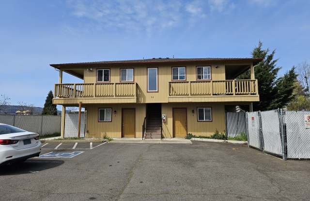 34 Lewis Ave - 34 Lewis Avenue, Medford, OR 97501