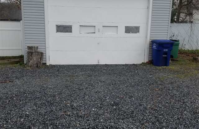 Garage- 711 Bridgeboro St. photos photos