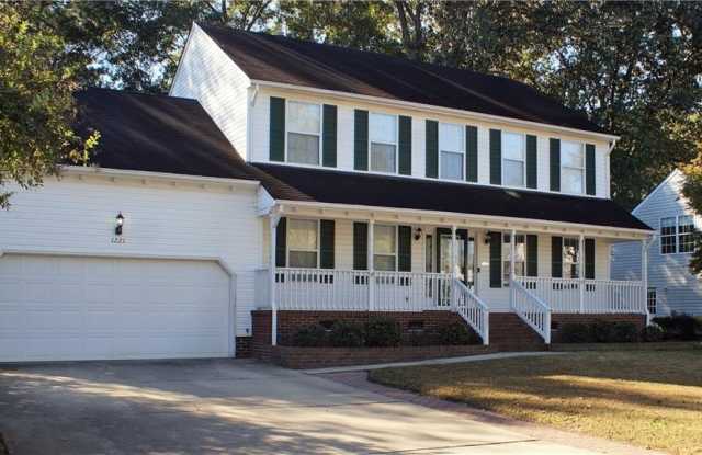 1221 Clearwater Lane Gallery 1