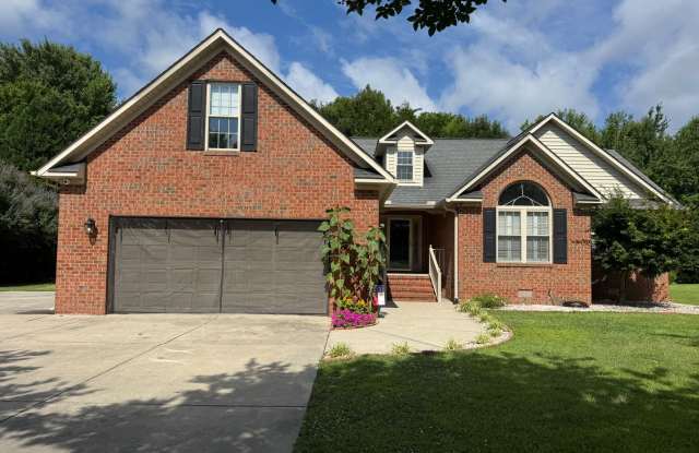 Beautiful Brick Home with Bonus Room in Desirable Berne Glade! Gallery 3
