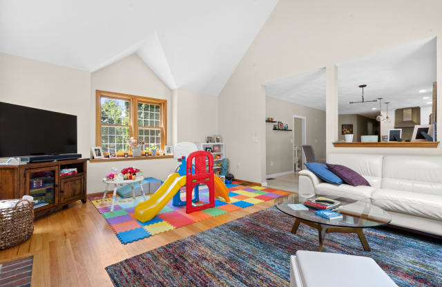 88 Providence Road - 88 Providence Road, Middlesex County, MA 01886